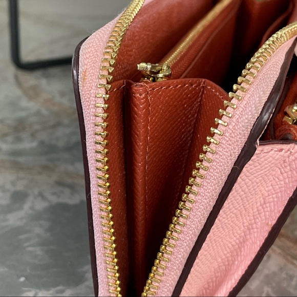 Coach Colorblock Multifunctional Wallet F25967 Blush/Terracotta $275 - Picture 10 of 15
